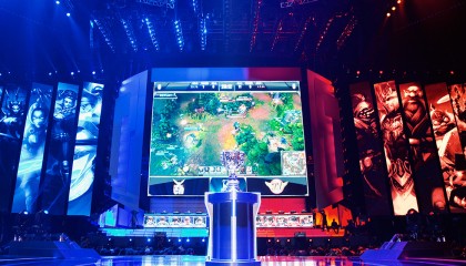 S15主题曲《登神》MV播放量破亿，好评如潮。